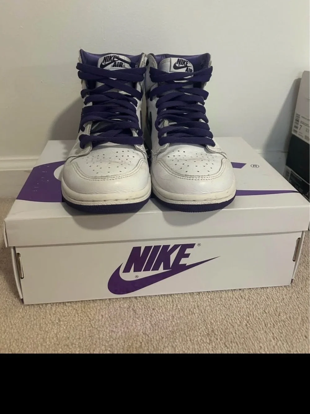 Air Jordan 1 High OG White/Court Purple Size 7 - Picture 3 of 6